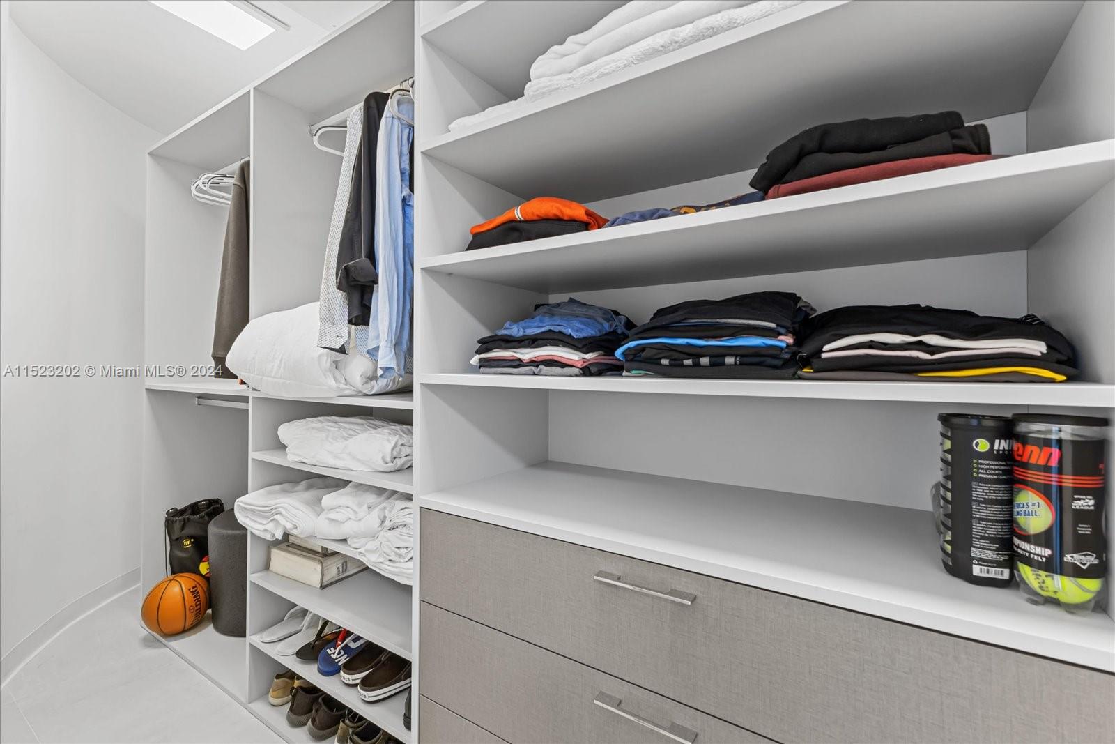 PRIVE CONDO - Residential