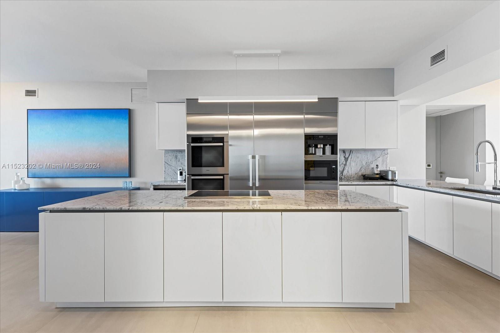 PRIVE CONDO - Residential