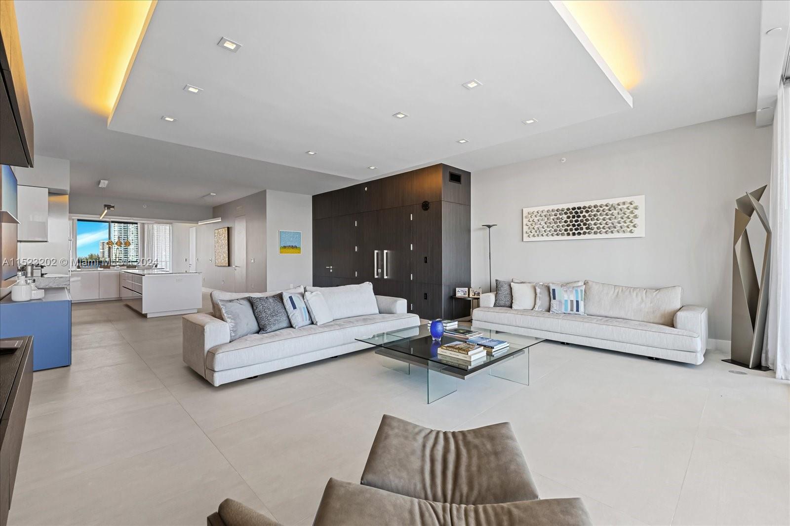 PRIVE CONDO - Residential