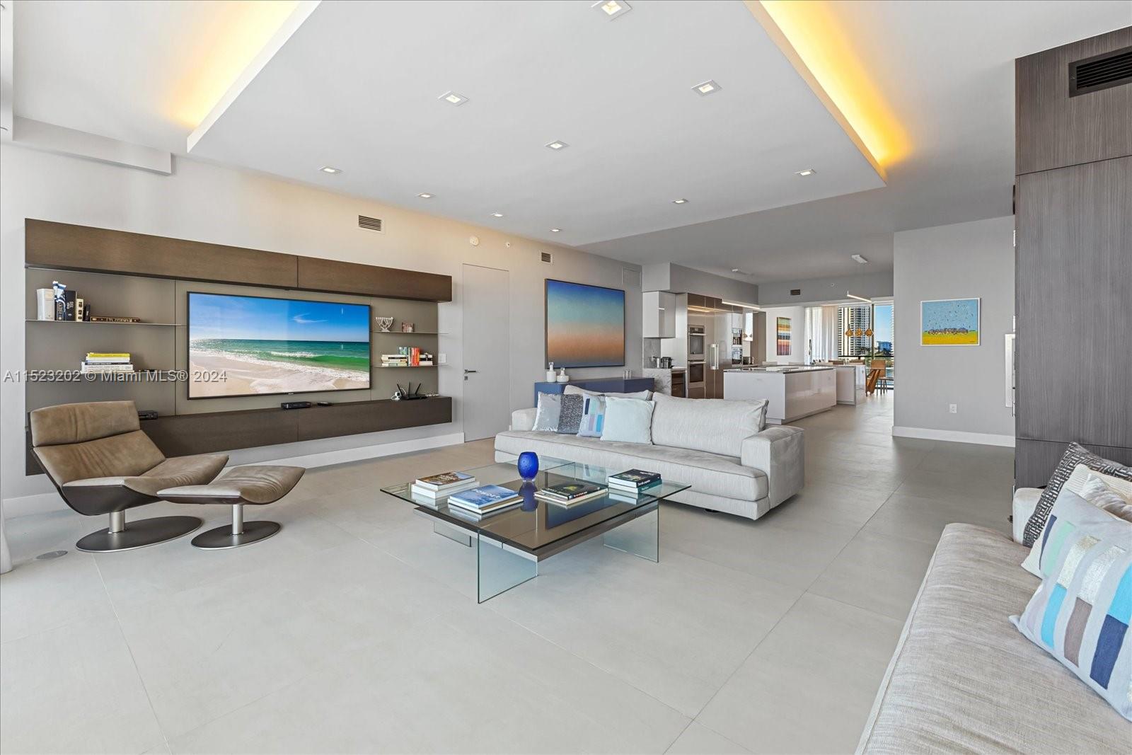 PRIVE CONDO - Residential