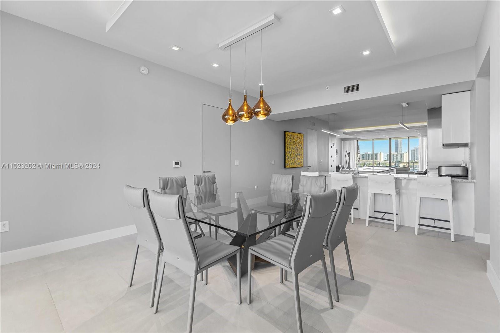 PRIVE CONDO - Residential