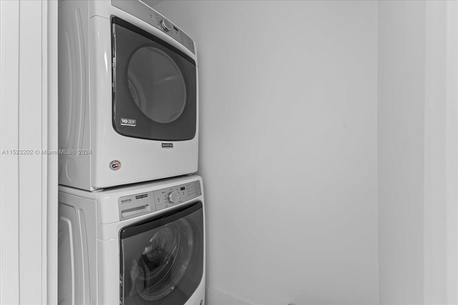 PRIVE CONDO - Residential