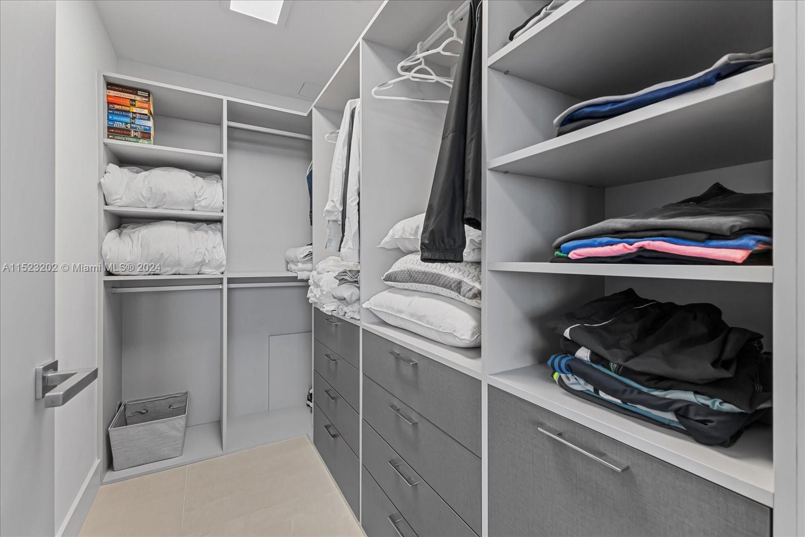 PRIVE CONDO - Residential