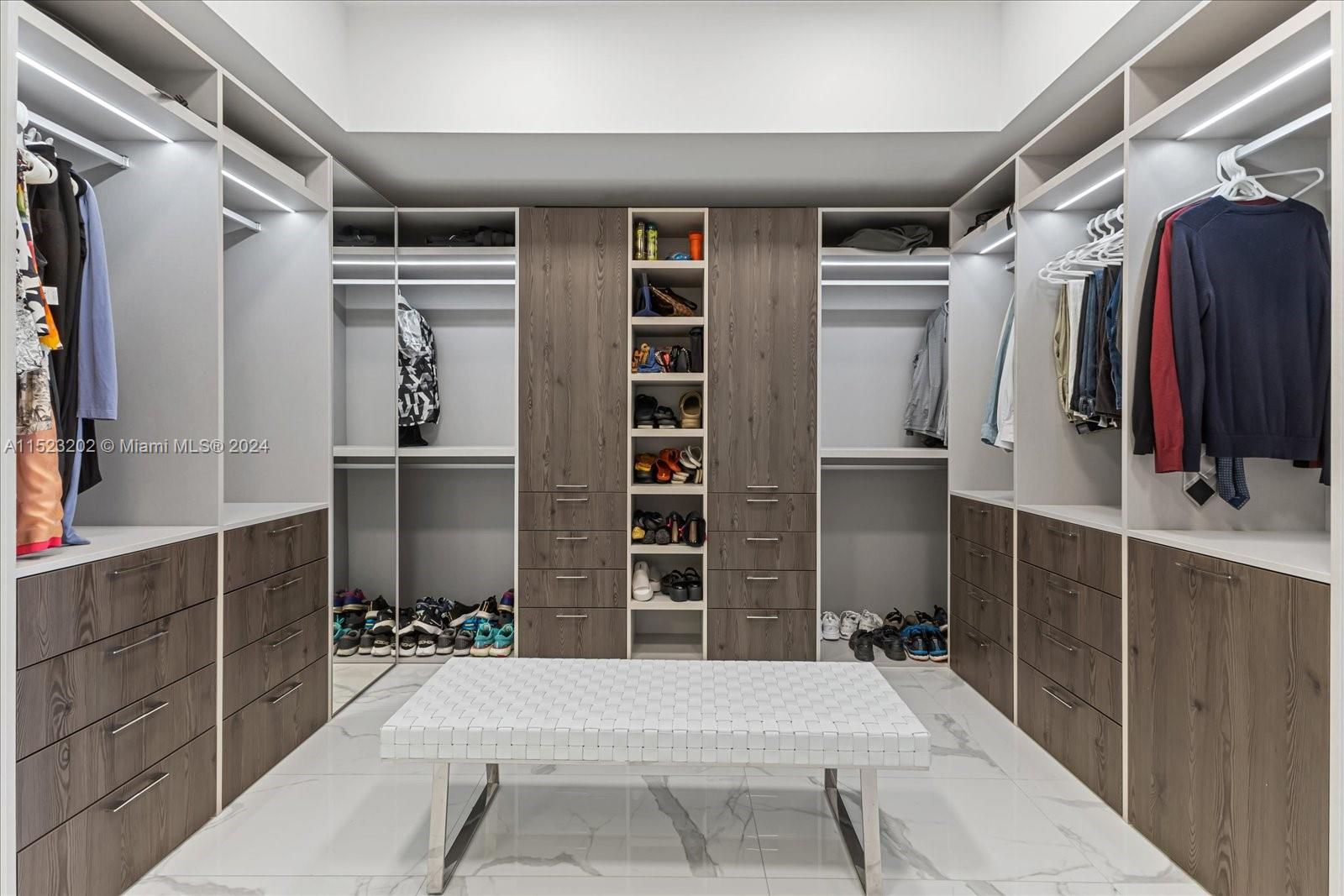 PRIVE CONDO - Residential