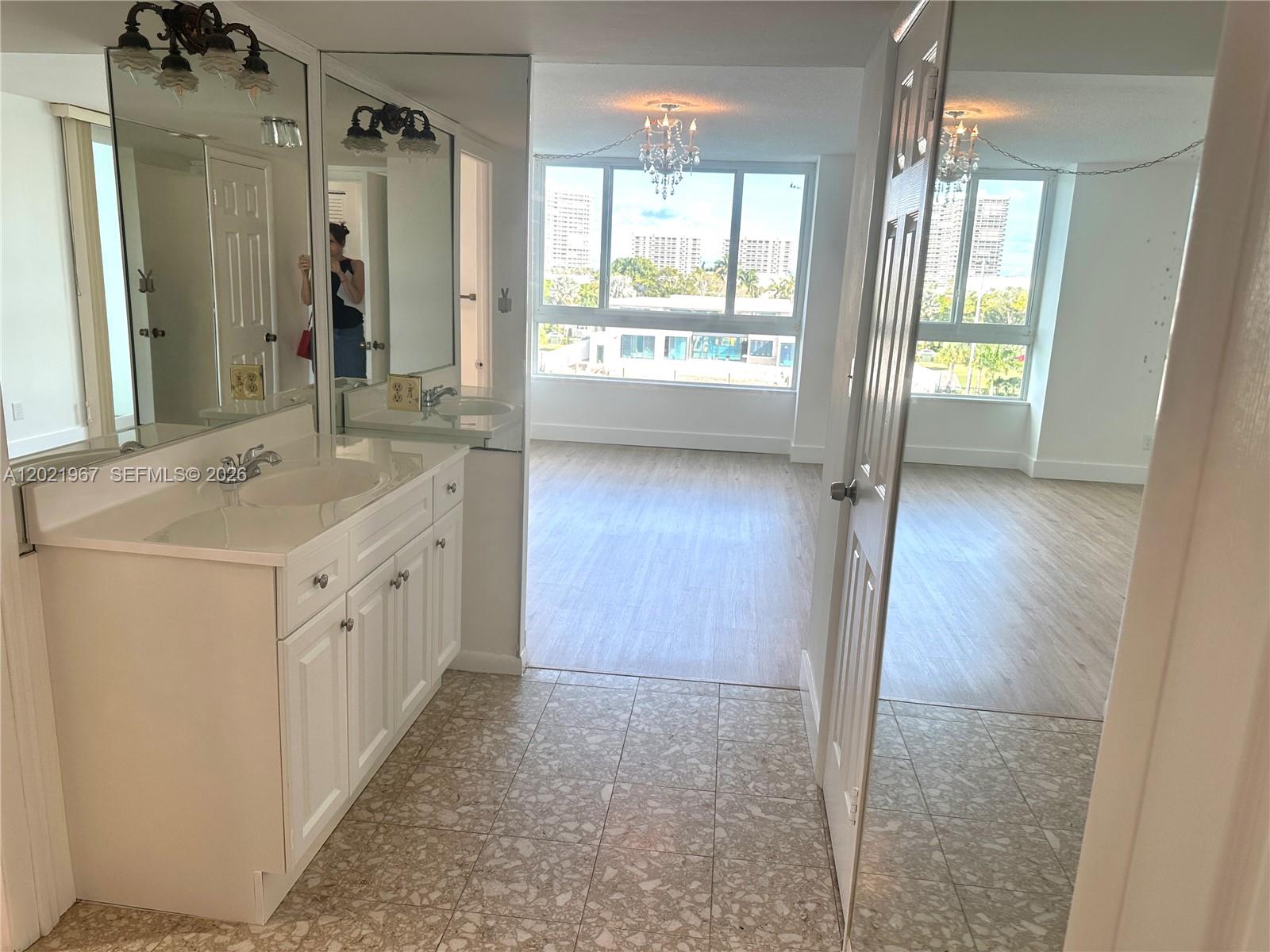MANSARD CONDO - Residential