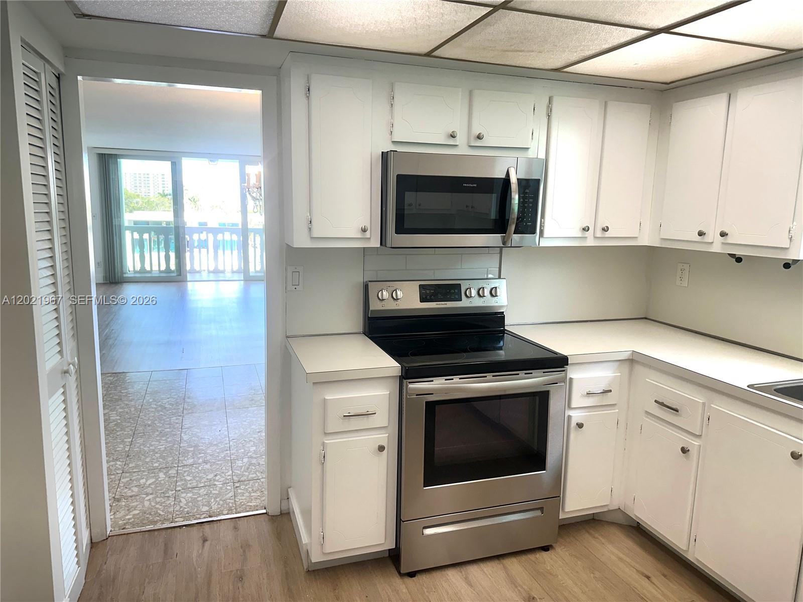 MANSARD CONDO - Residential