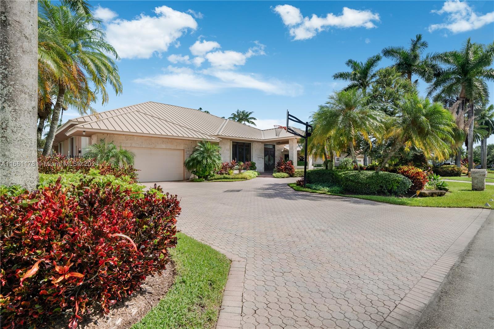 LAKESHORE SEC 3 - Residential