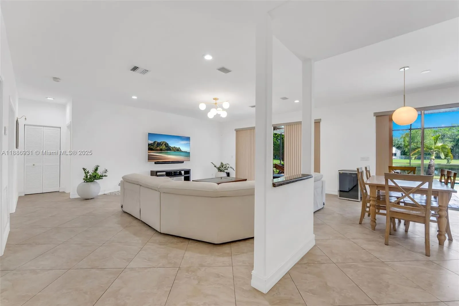 Weston, Florida 33326, United States, 5 Bedrooms Bedrooms, ,3 BathroomsBathrooms,Residential,Active,219364