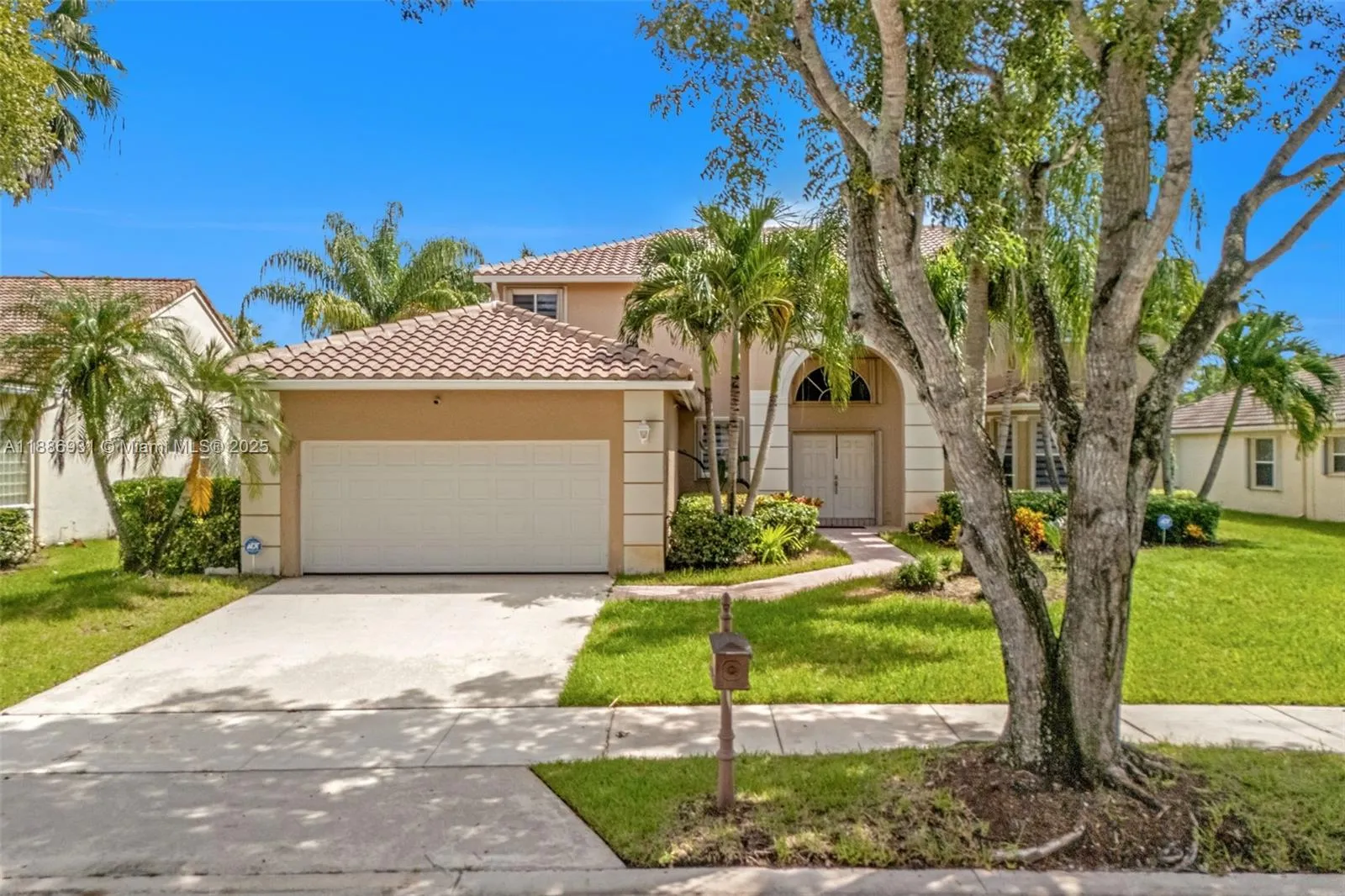 Weston, Florida 33326, United States, 5 Bedrooms Bedrooms, ,3 BathroomsBathrooms,Residential,Active,219364