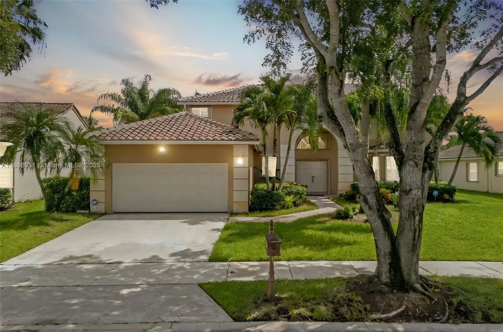Weston, Florida 33326, United States, 5 Bedrooms Bedrooms, ,3 BathroomsBathrooms,Residential,Active,219364