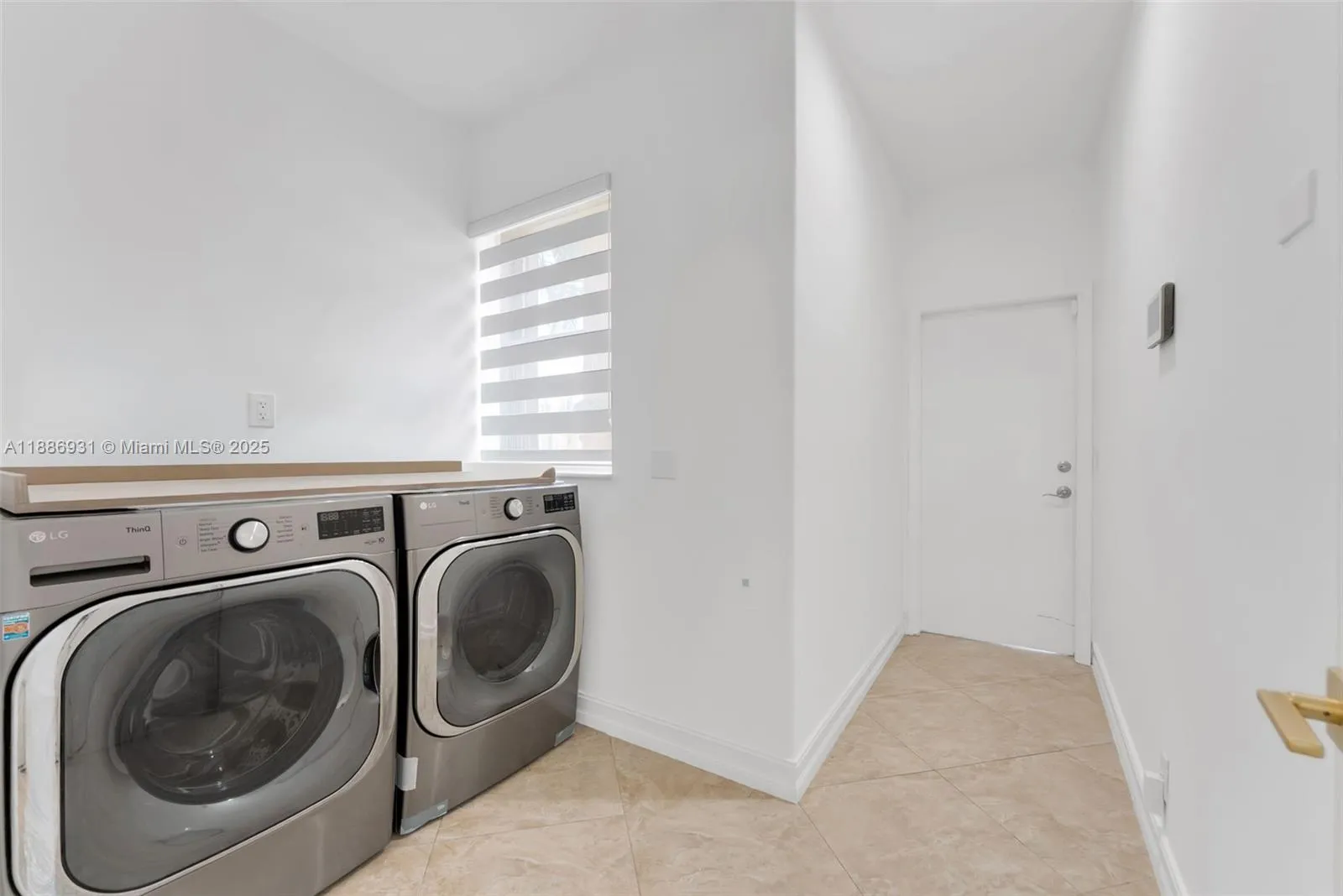 Weston, Florida 33326, United States, 5 Bedrooms Bedrooms, ,3 BathroomsBathrooms,Residential,Active,219364