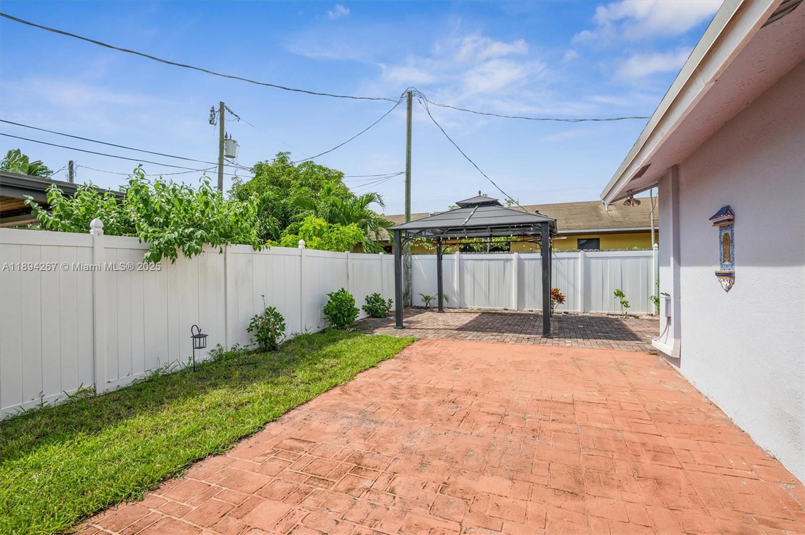 WEST DEERFIELD BEACH - Residential