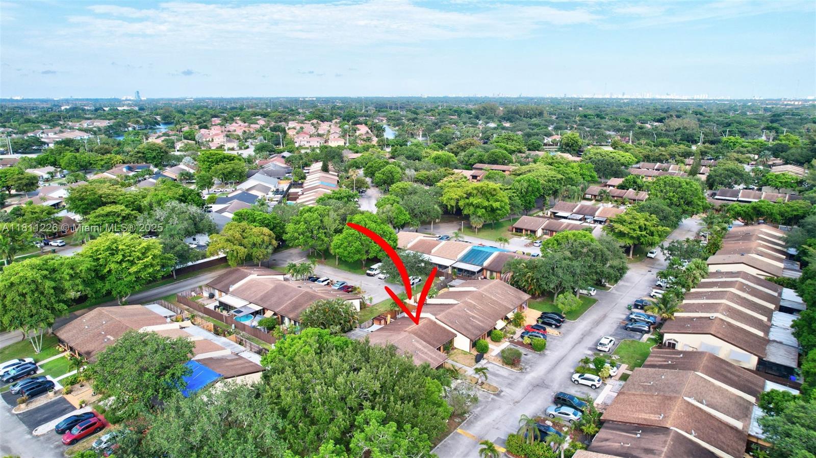 2001 Seagrape Ave, Pembroke Pines, Miami-Dade County, Florida - 2 Bedrooms  
1 Bathrooms - 