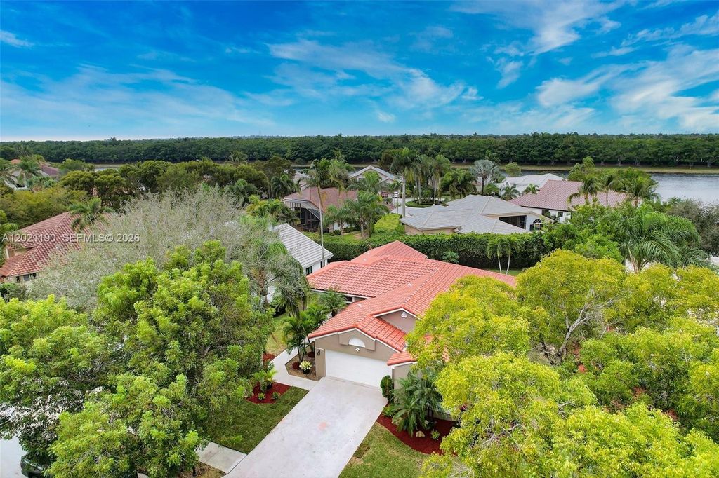 Photo of 814 Heron Rd, Weston, FL 33326 (MLS # A12021190)