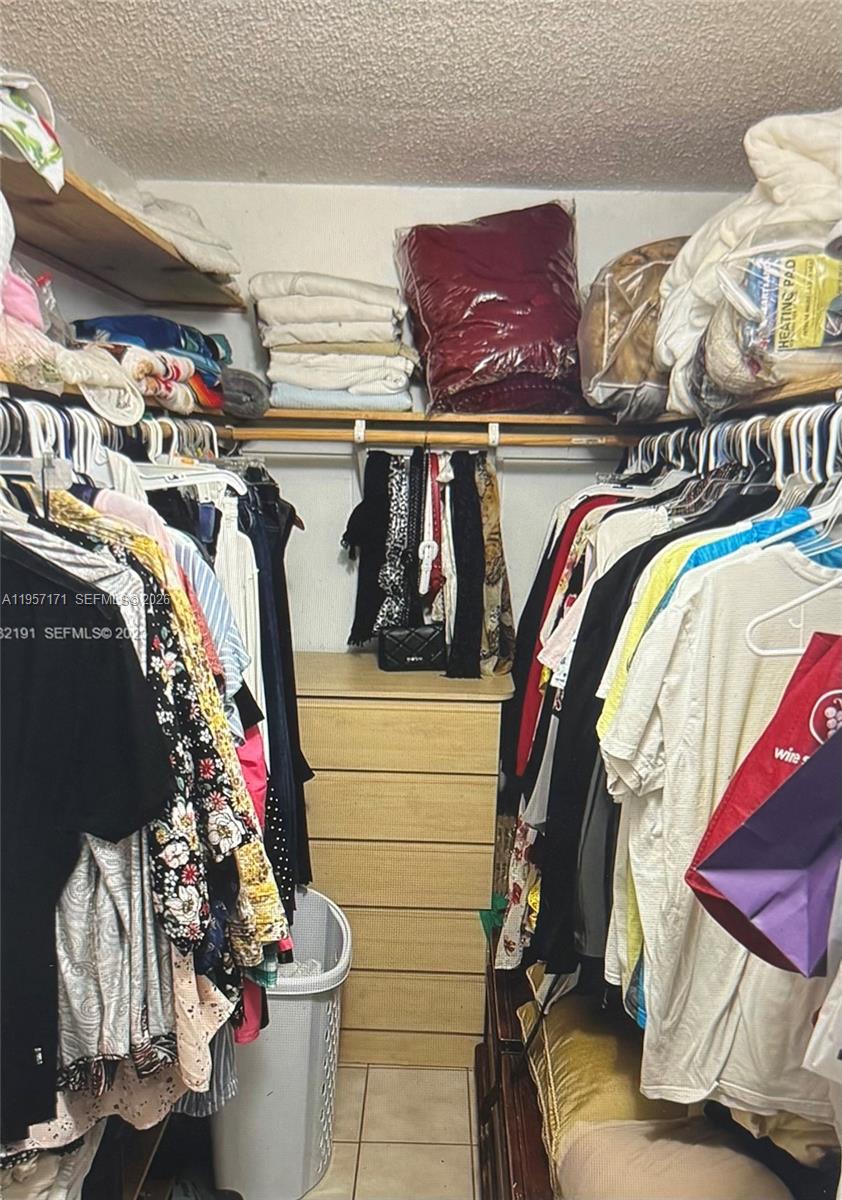 LAKE FOREST PARK CONDO VI - Residential