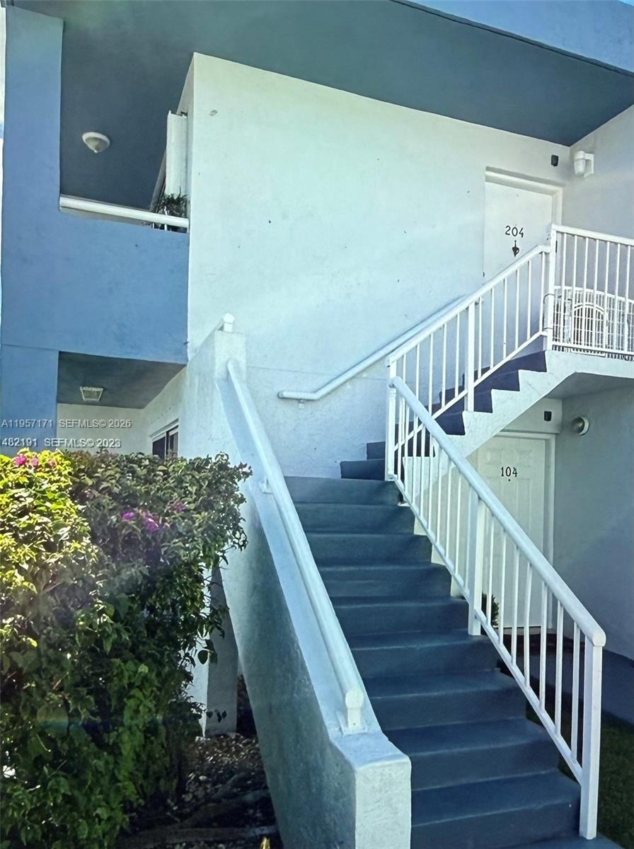 LAKE FOREST PARK CONDO VI - Residential