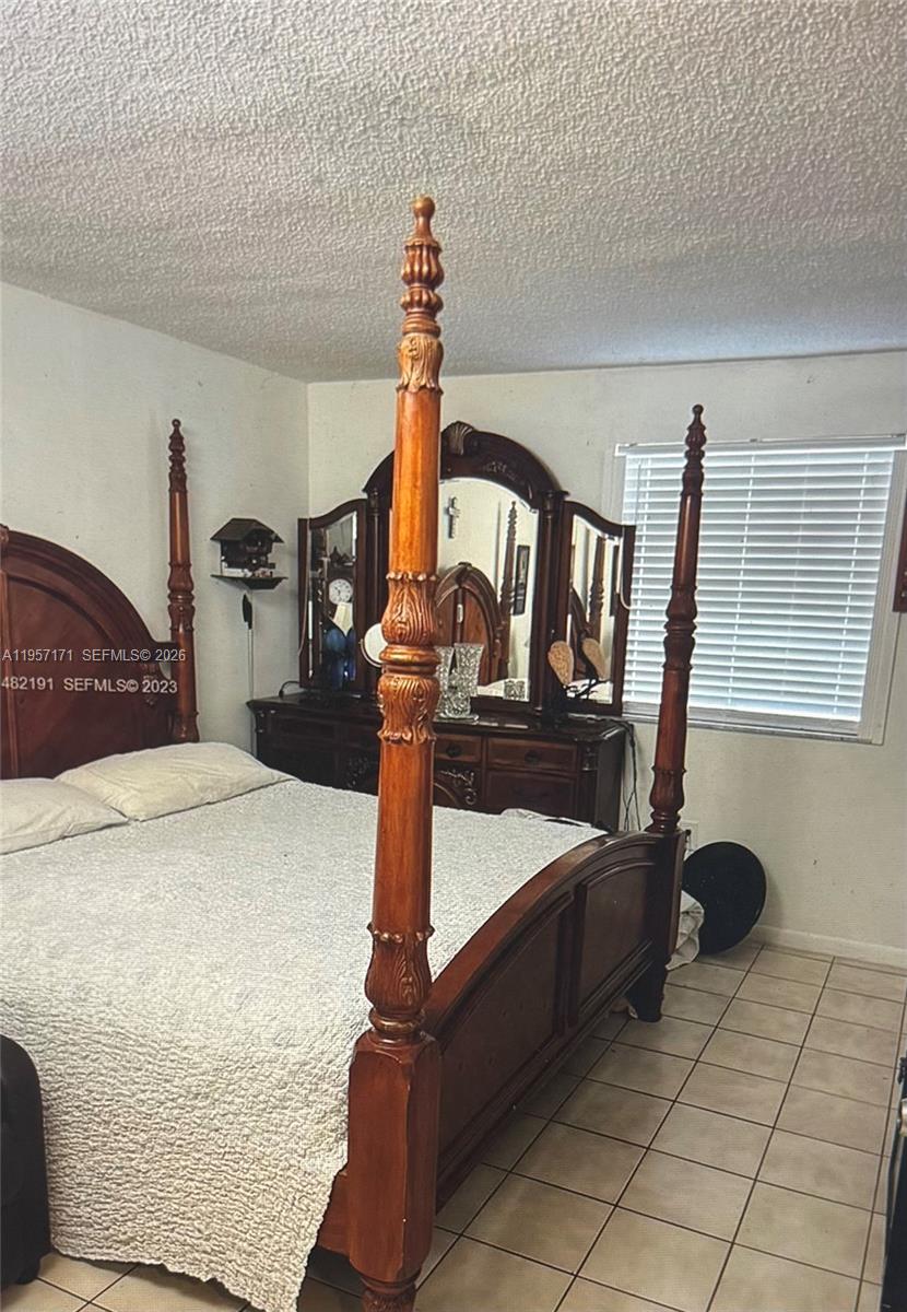 LAKE FOREST PARK CONDO VI - Residential