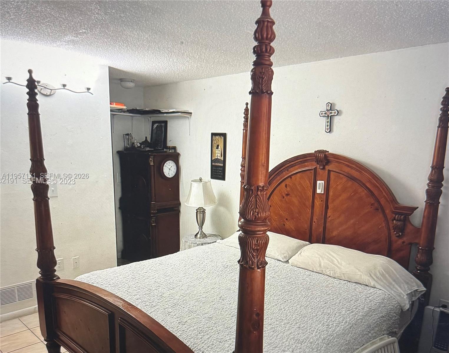 LAKE FOREST PARK CONDO VI - Residential