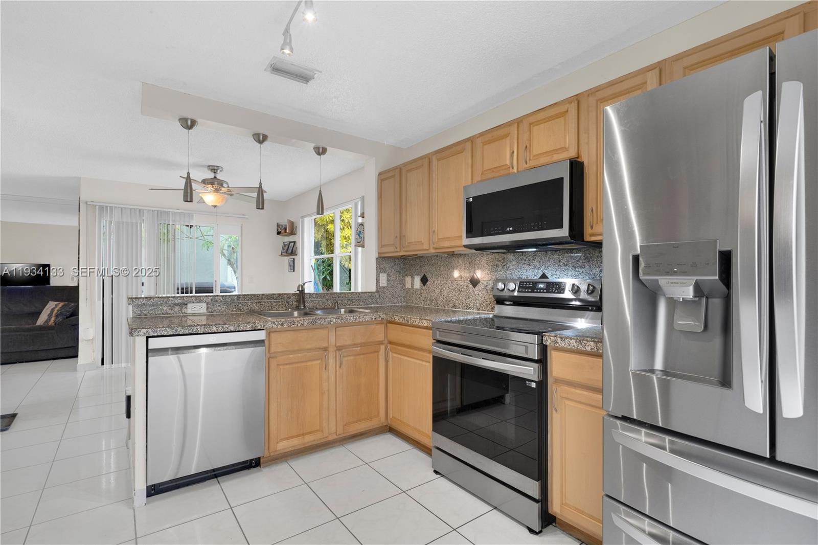 PEMBROKE LAKES SECTION EI - Residential