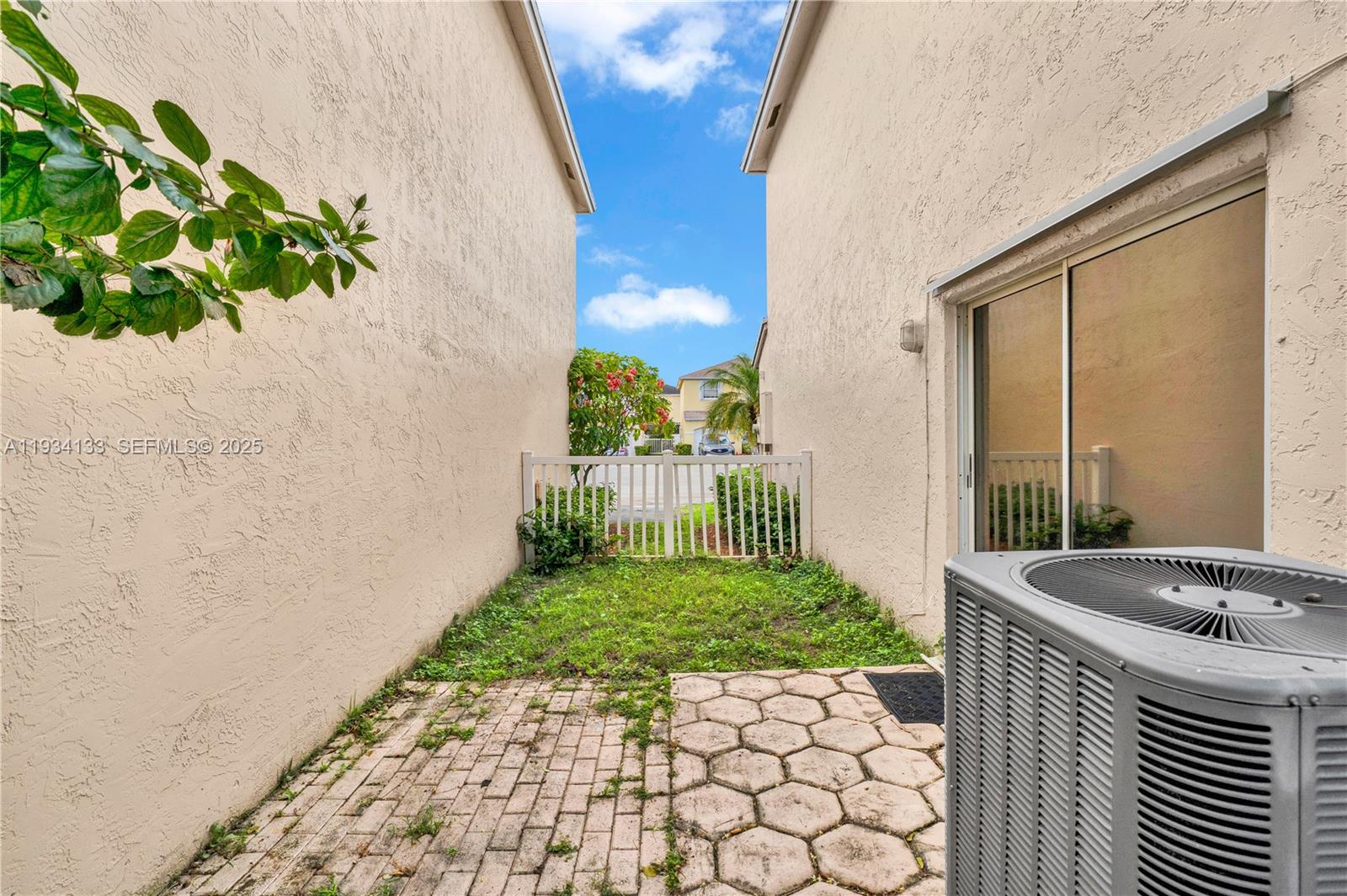 PEMBROKE LAKES SECTION EI - Residential