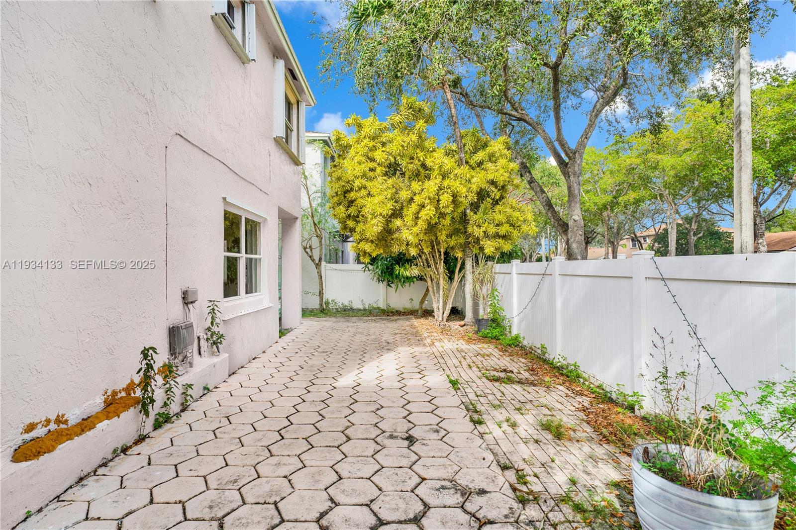 PEMBROKE LAKES SECTION EI - Residential