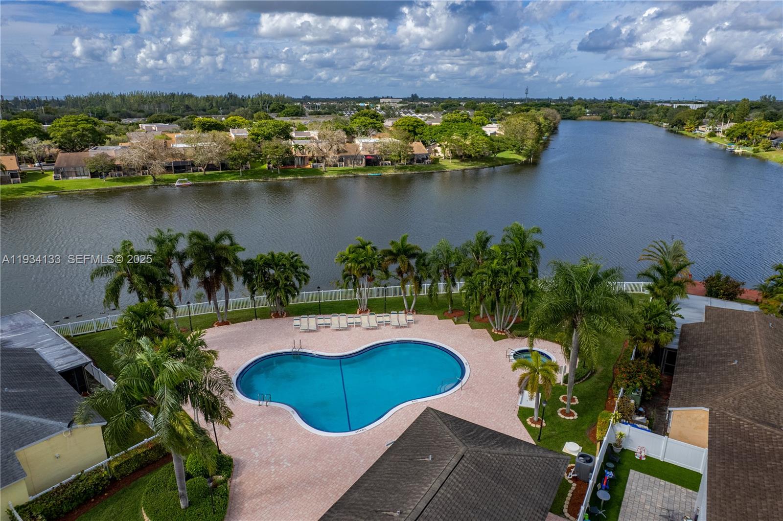 PEMBROKE LAKES SECTION EI - Residential