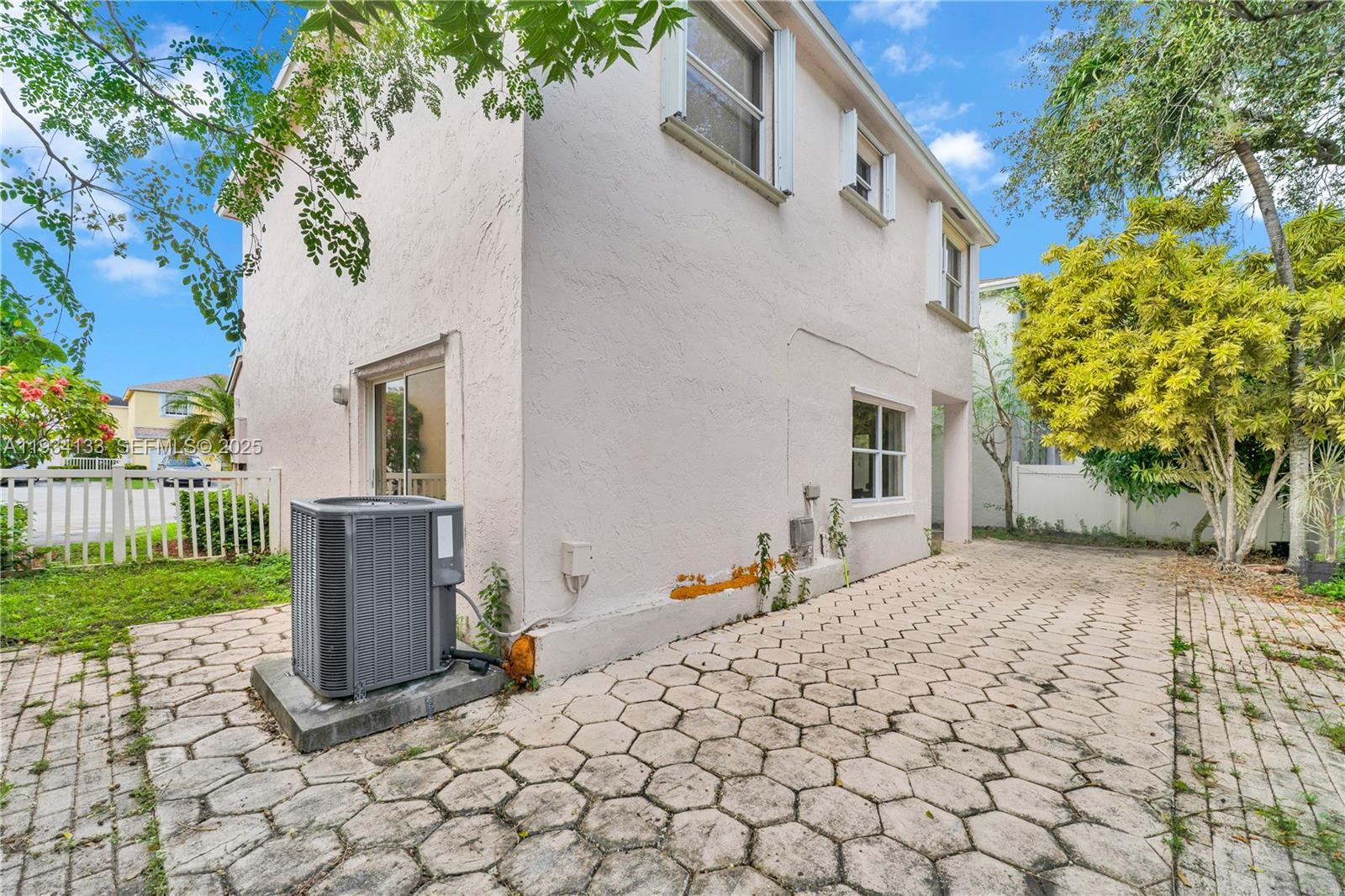 PEMBROKE LAKES SECTION EI - Residential