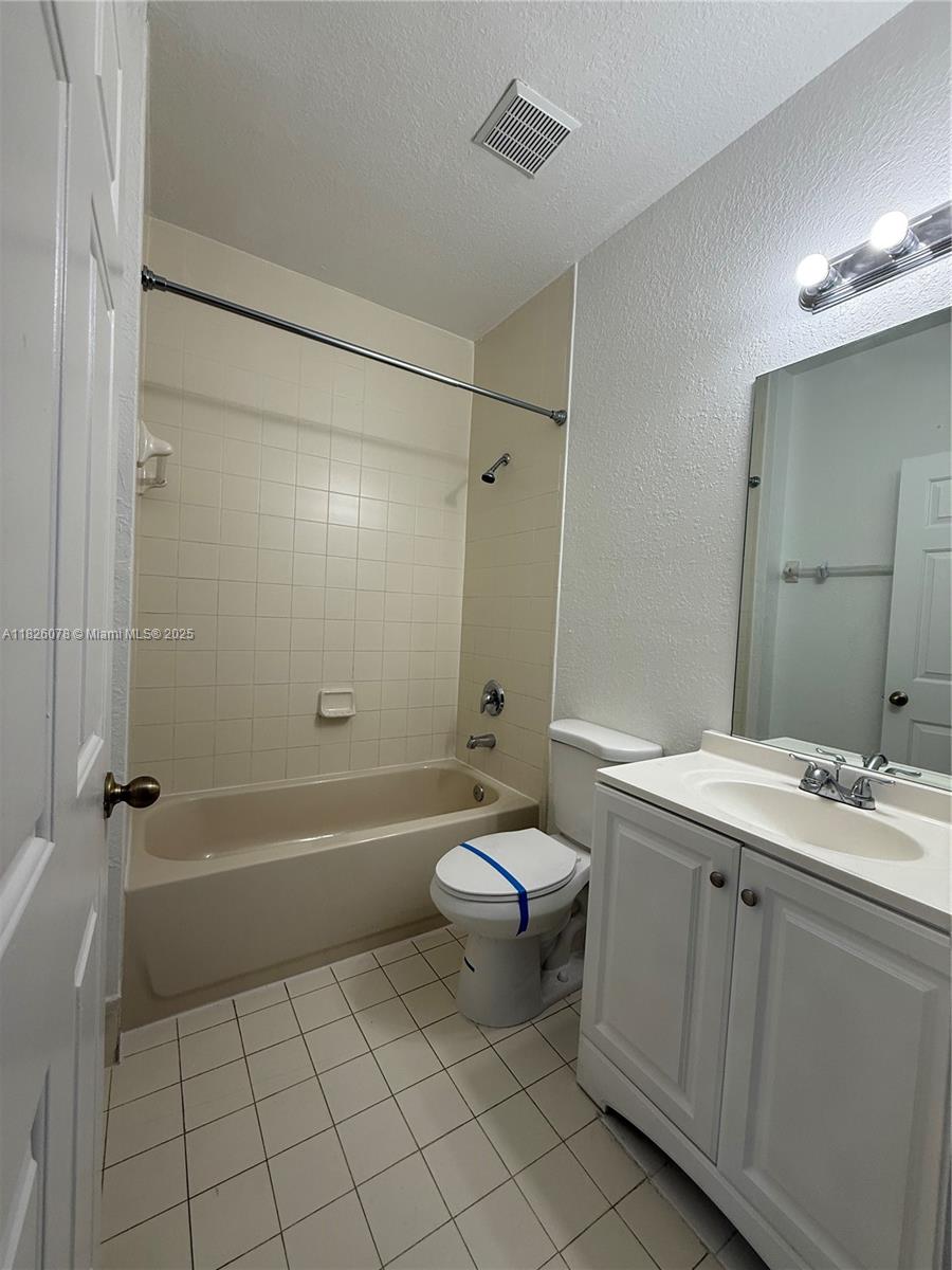 2452 SE 14th Ave 284, Homestead, FL, 33035/$299,000 1 2452 SE 14th Ave 284