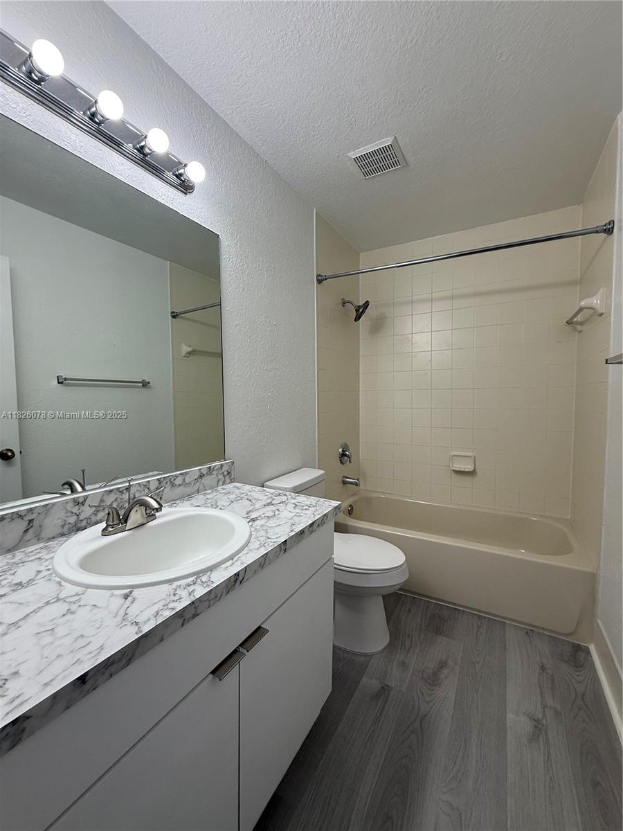 2452 SE 14th Ave 284, Homestead, FL, 33035/$299,000 3 2452 SE 14th Ave 284