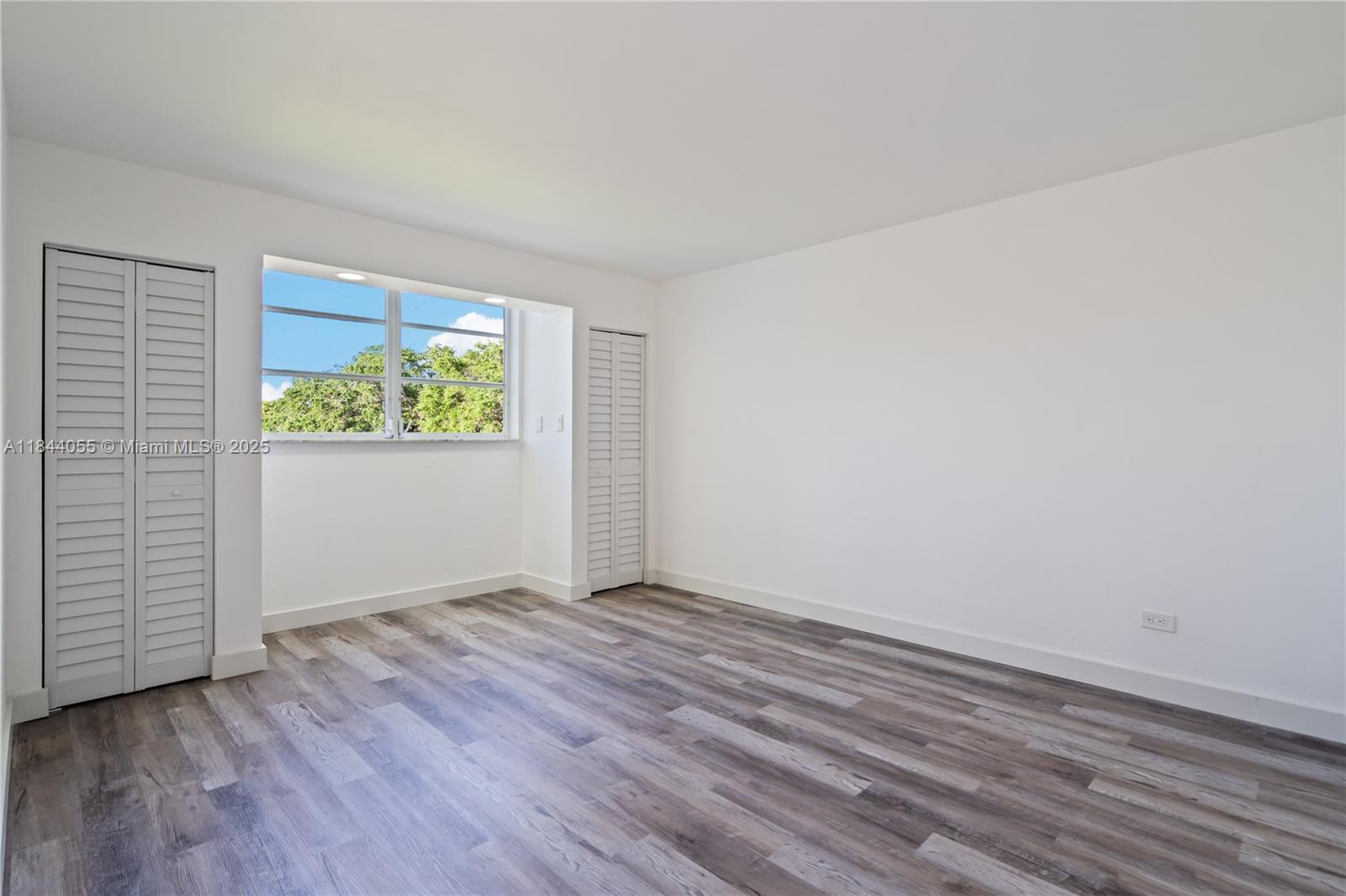 ROYAL OAKS CONDO - Residential