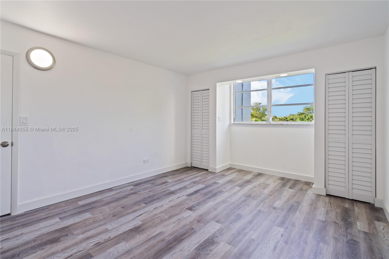 ROYAL OAKS CONDO - Residential