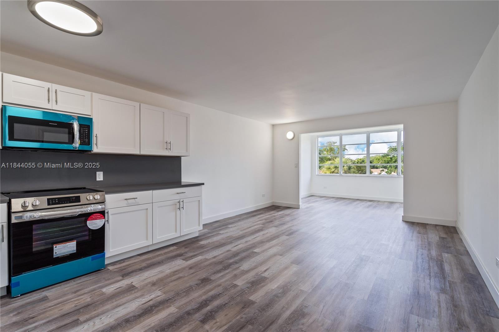 ROYAL OAKS CONDO - Residential