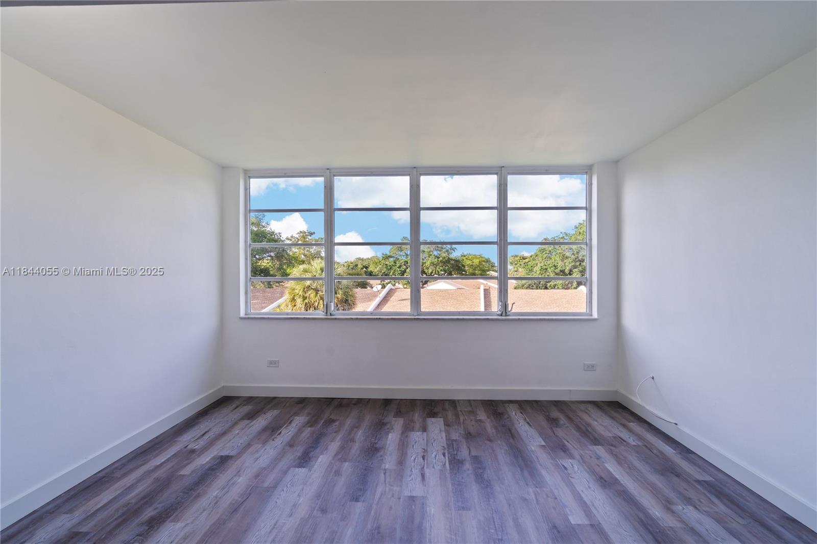 ROYAL OAKS CONDO - Residential