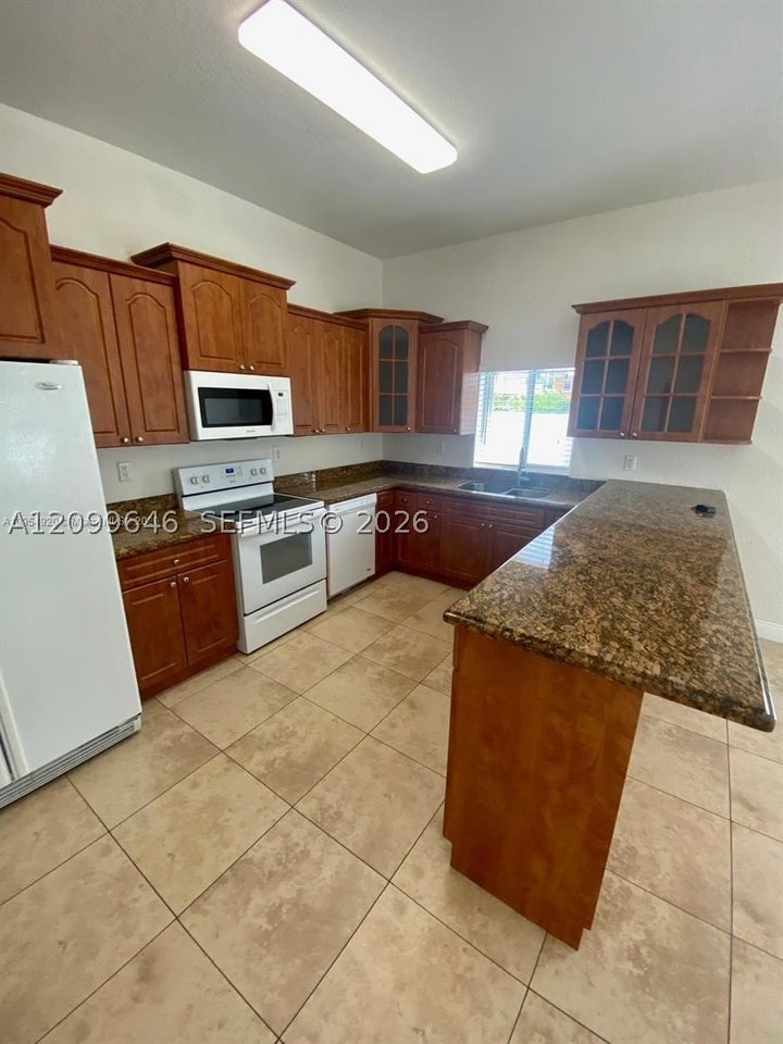 Photo 1 of 17 — 2485 W 5th Ct B, Hialeah, FL 33010