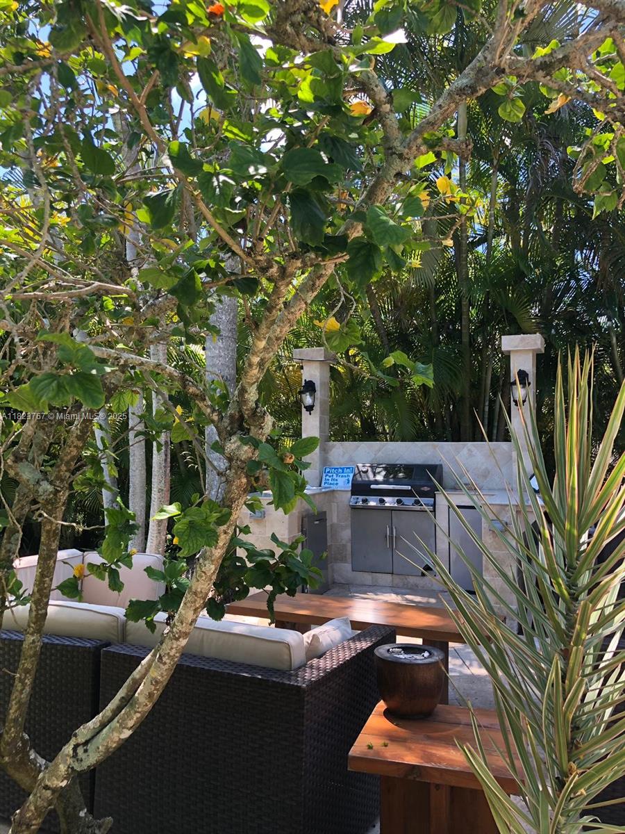 CUTLER BAY ESTATES - Residential Lease