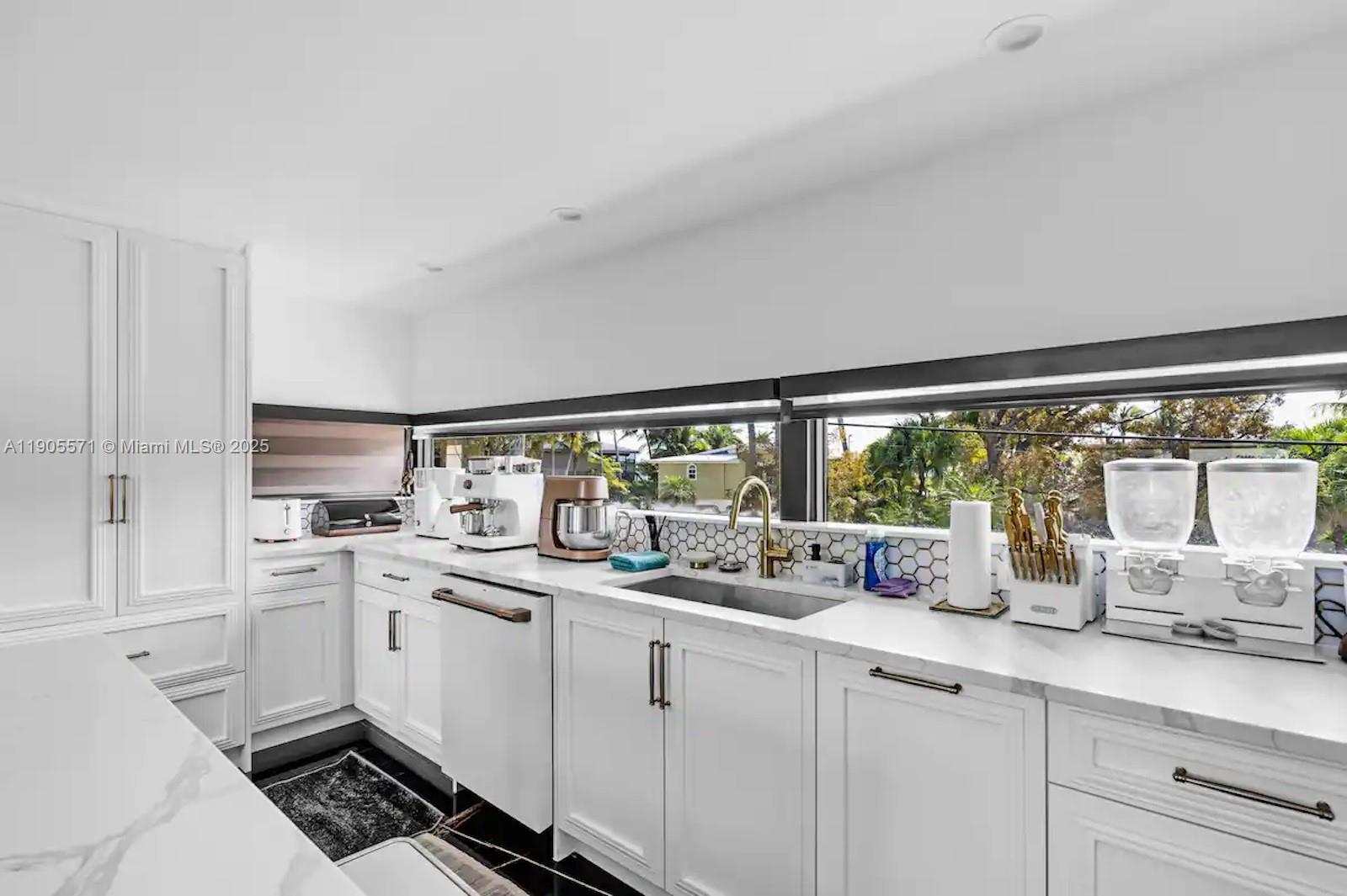 BUCCANEER PT (LARGO SOUND - Residential Lease