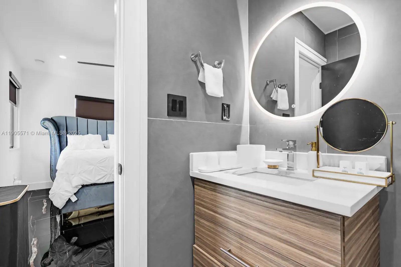 BUCCANEER PT (LARGO SOUND - Residential Lease