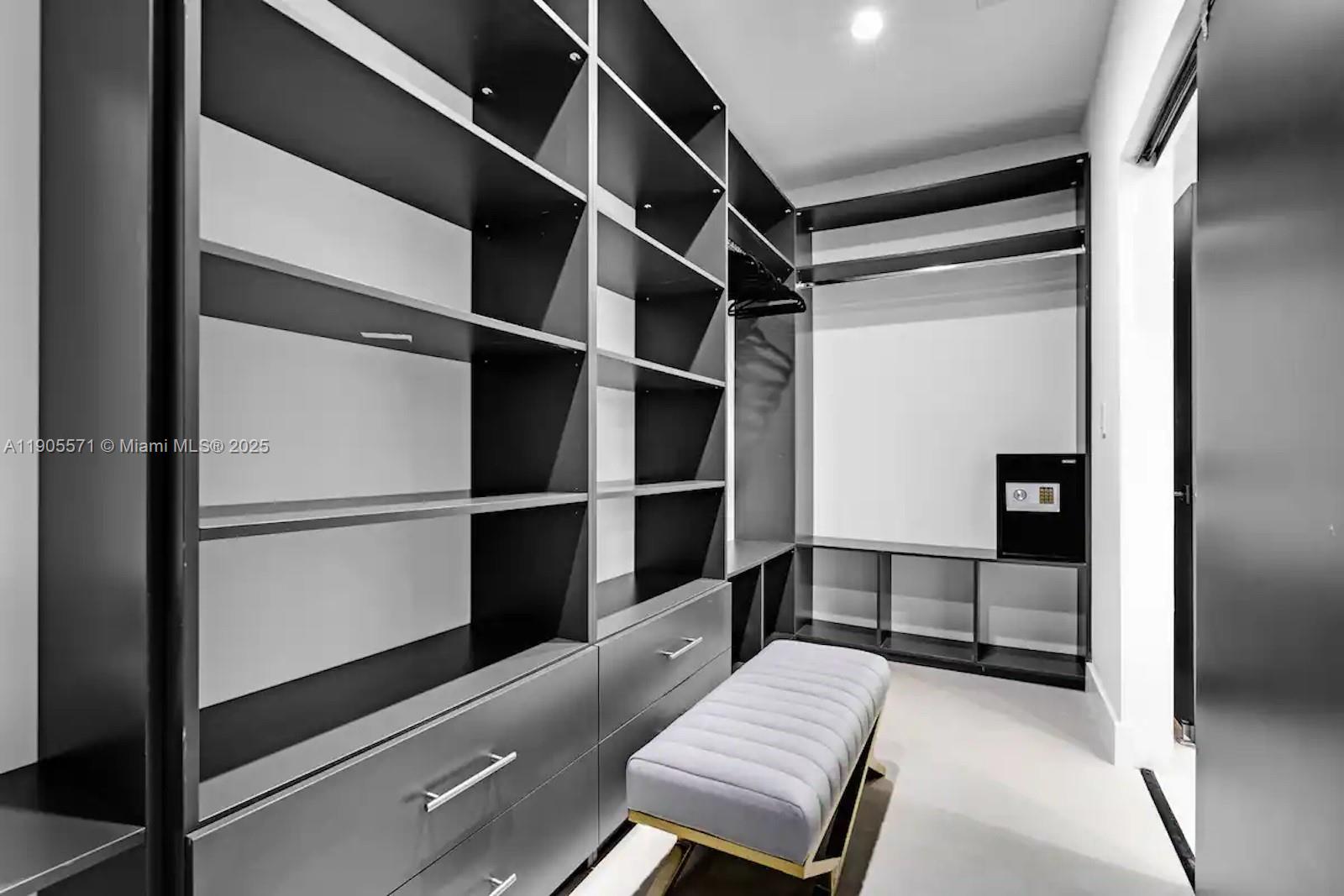 BUCCANEER PT (LARGO SOUND - Residential Lease