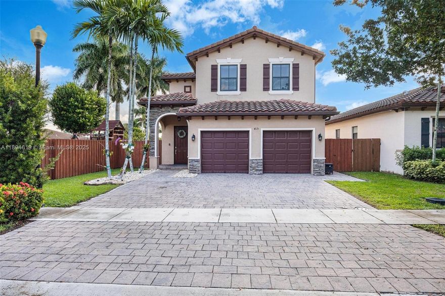 Opportunity Awaits in Baywinds at Cozumel! This oversized corner lot offers endless possibilities for pool lovers and entertainers. With 5 beds, 3 baths, a custom bar, and a spacious terrace, it's perfect for making memories. A ground-level bedroom and bath offer privacy for guests or family. Security features include an alarm system and cameras. The Baywinds community offers an Olympic pool, water park, fitness center, and private event rooms. Don’t miss out on this amazing opportunity—schedule your private showing today. Priced to sell and won’t last long!