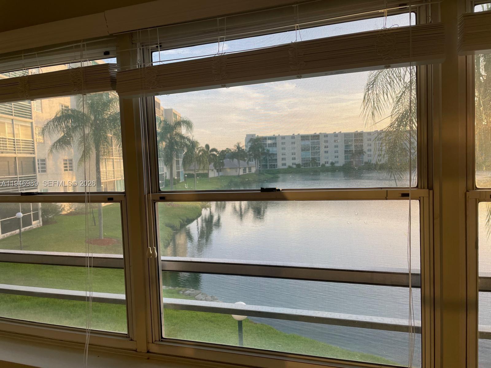 MEADOWBROOK LAKES VIEW CO - Residential