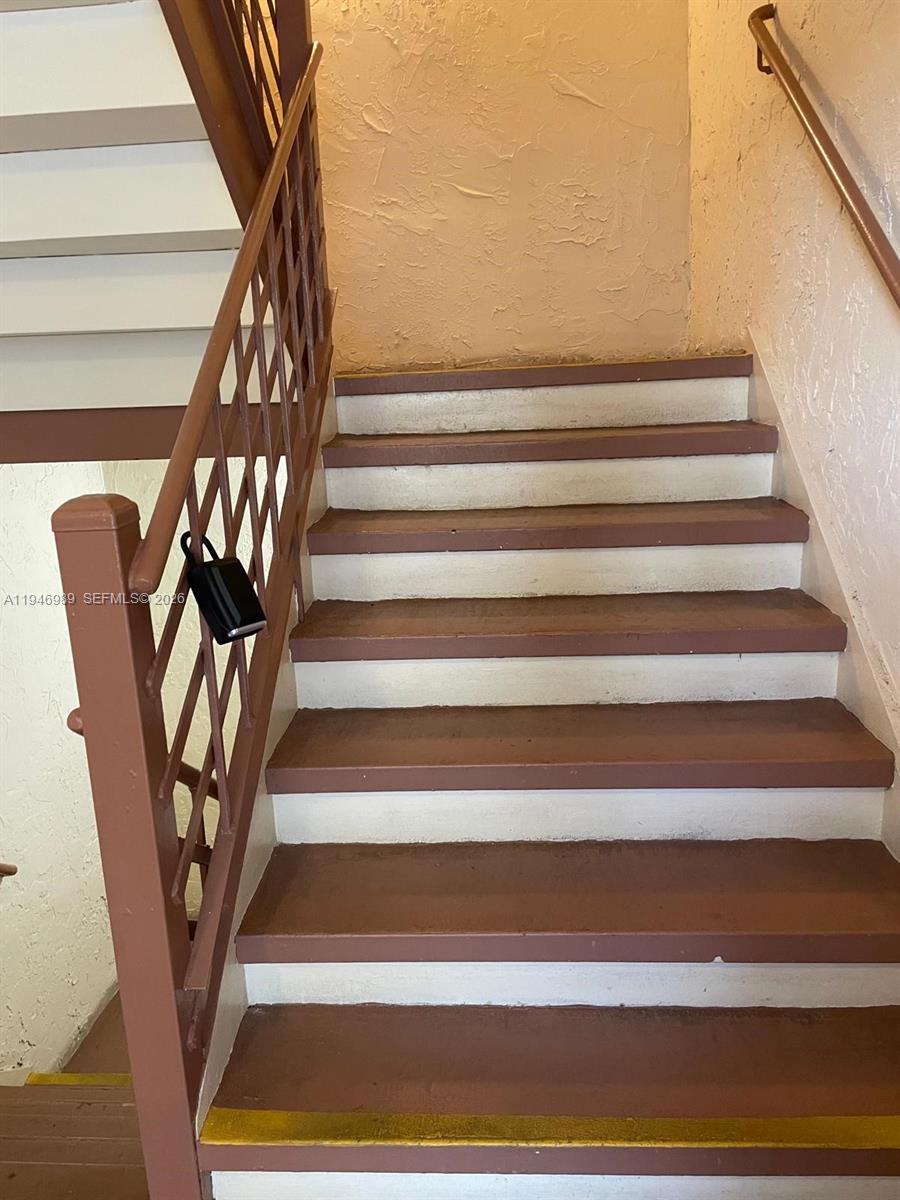 MEADOWBROOK LAKES VIEW CO - Residential