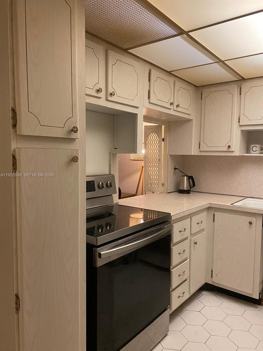 IMPERIAL TOWERS CONDO - Residential