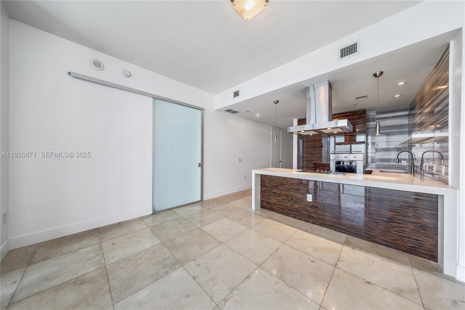 MARQUIS CONDO - Residential