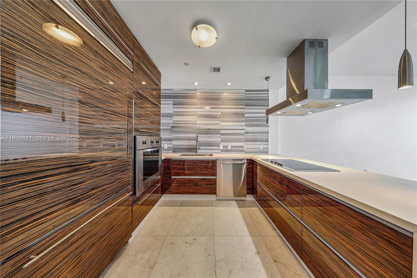 MARQUIS CONDO - Residential