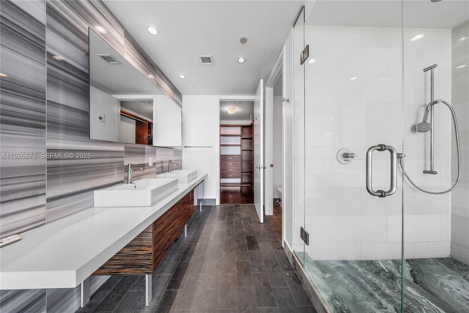 MARQUIS CONDO - Residential