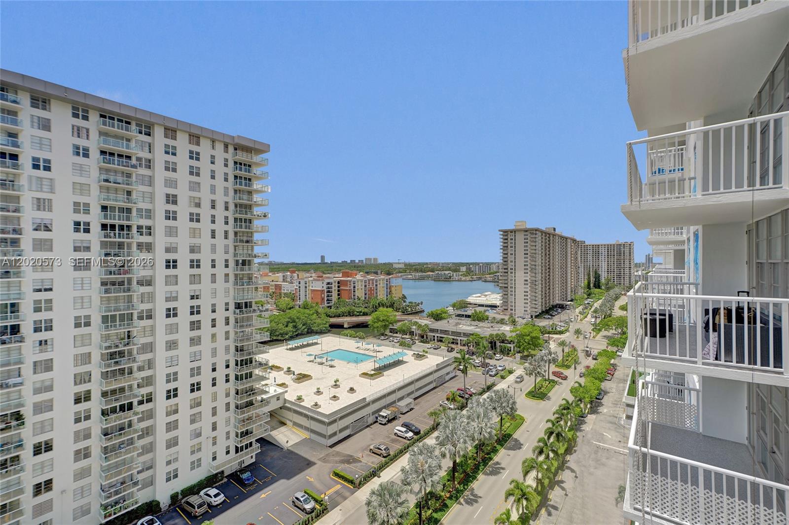 WINSTON TOWERS 400 CONDO - Residential