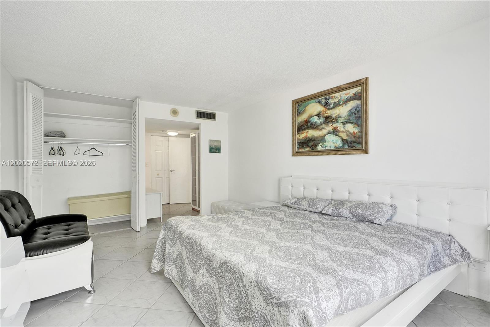 WINSTON TOWERS 400 CONDO - Residential