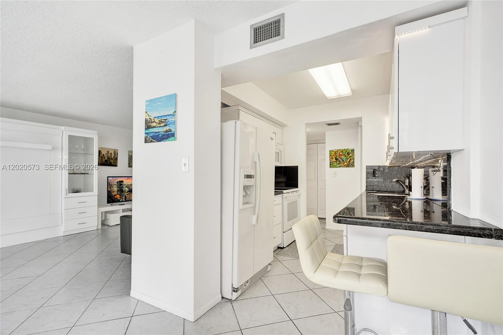 WINSTON TOWERS 400 CONDO - Residential