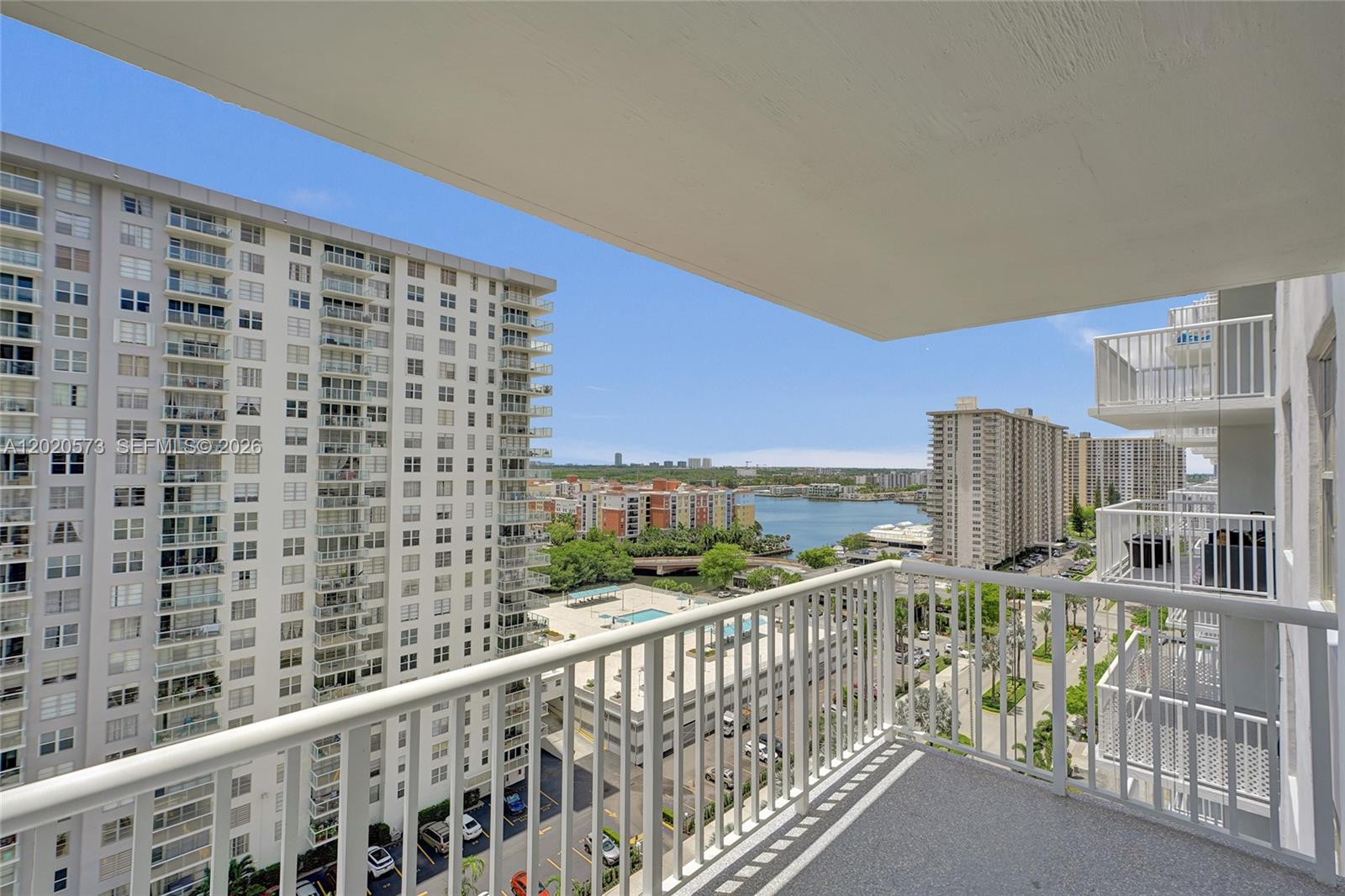 WINSTON TOWERS 400 CONDO - Residential