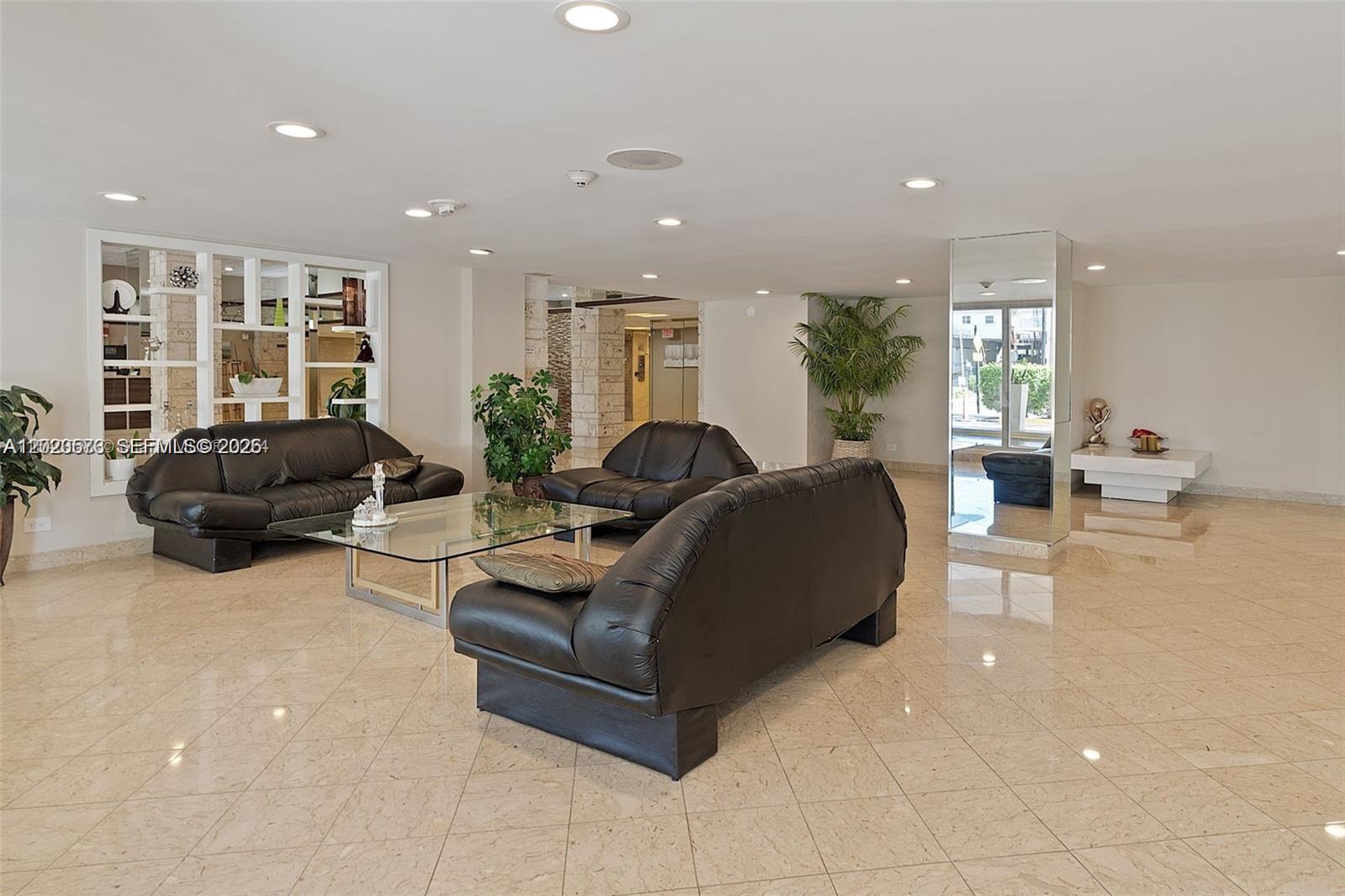 WINSTON TOWERS 400 CONDO - Residential